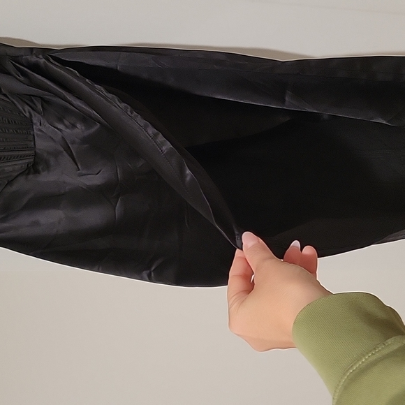 BLACK DRESS - Picture 2 of 4